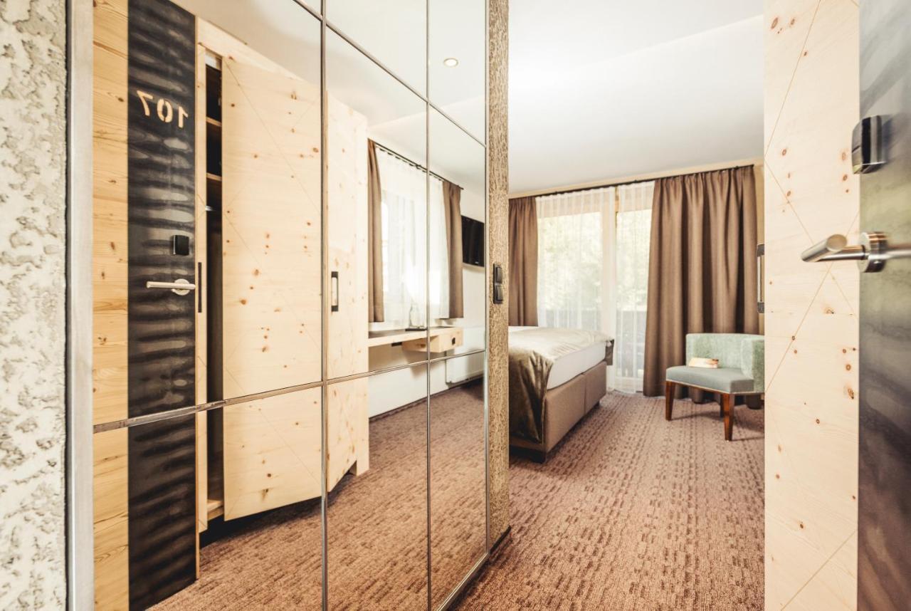 Hotel Bergkristall Zillertal - Adults Only 14 Years Plus ฮิพพาค ภายนอก รูปภาพ