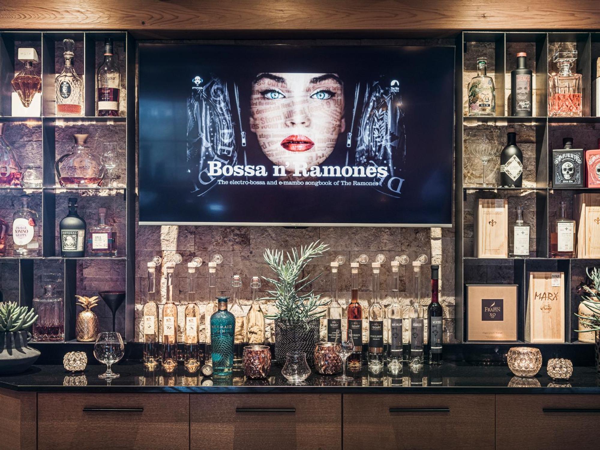 Hotel Bergkristall Zillertal - Adults Only 14 Years Plus ฮิพพาค ภายนอก รูปภาพ